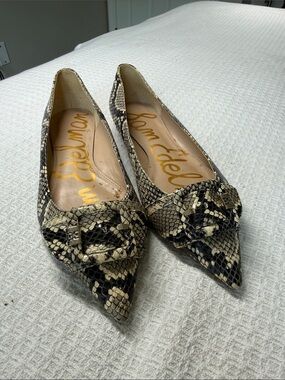 Sam Edelman snakeskin pointed toe buckle flats size 8.5